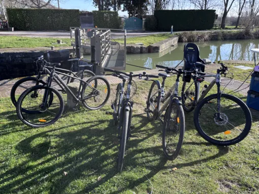 Une idée de locations de vélos au départ de l'écluse de Gardouch, Toulouse, E-TROTT LAURAGAIS