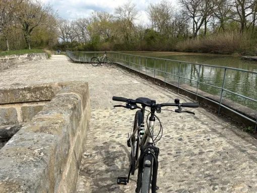 Une idée de locations de vélos au départ de l'écluse de Gardouch, Toulouse, E-TROTT LAURAGAIS